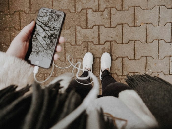 Production, distribution, discoverability and representation issues for independent podcasting in Quebec
